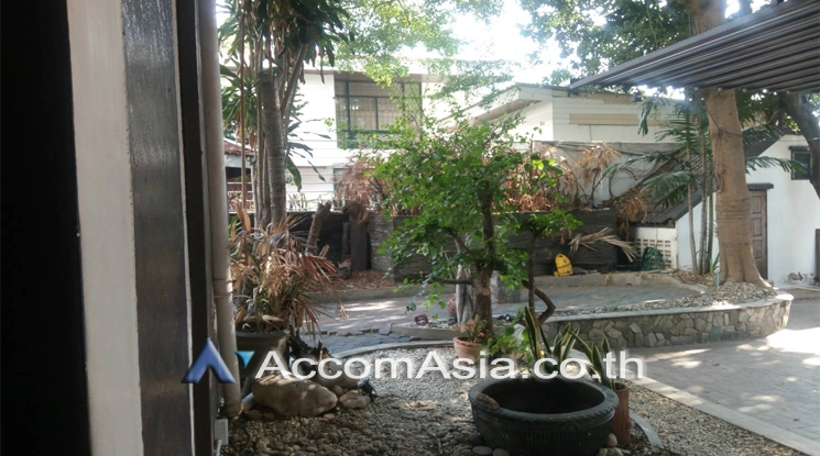 Home Office |  3 Bedrooms  House For Rent in Sukhumvit, Bangkok  near BTS Ekkamai (AA24284)