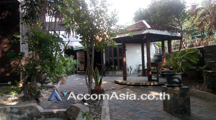 Home Office |  3 Bedrooms  House For Rent in Sukhumvit, Bangkok  near BTS Ekkamai (AA24284)