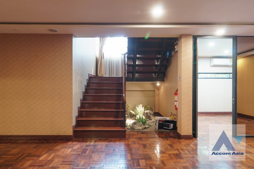 13  10 br House For Rent in Sukhumvit ,Bangkok BTS Ekkamai AA24284