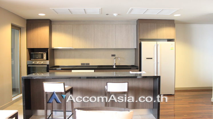  4 Bedrooms  Apartment For Rent in Sukhumvit, Bangkok  near BTS Phrom Phong (AA24303)