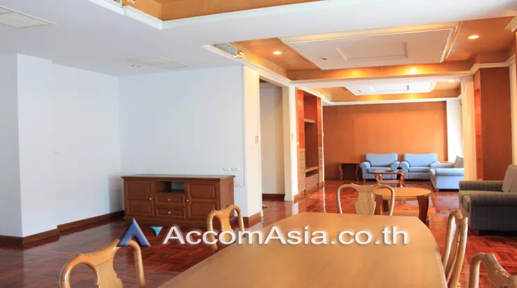 Pet friendly |  3 Bedrooms  Apartment For Rent in Sukhumvit, Bangkok  near BTS Nana (AA24339)