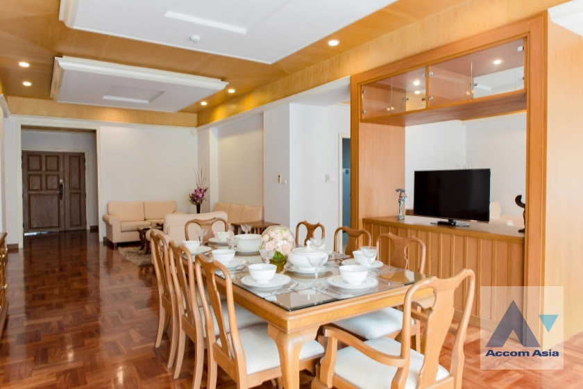 Pet friendly |  3 Bedrooms  Apartment For Rent in Sukhumvit, Bangkok  near BTS Nana (AA24340)