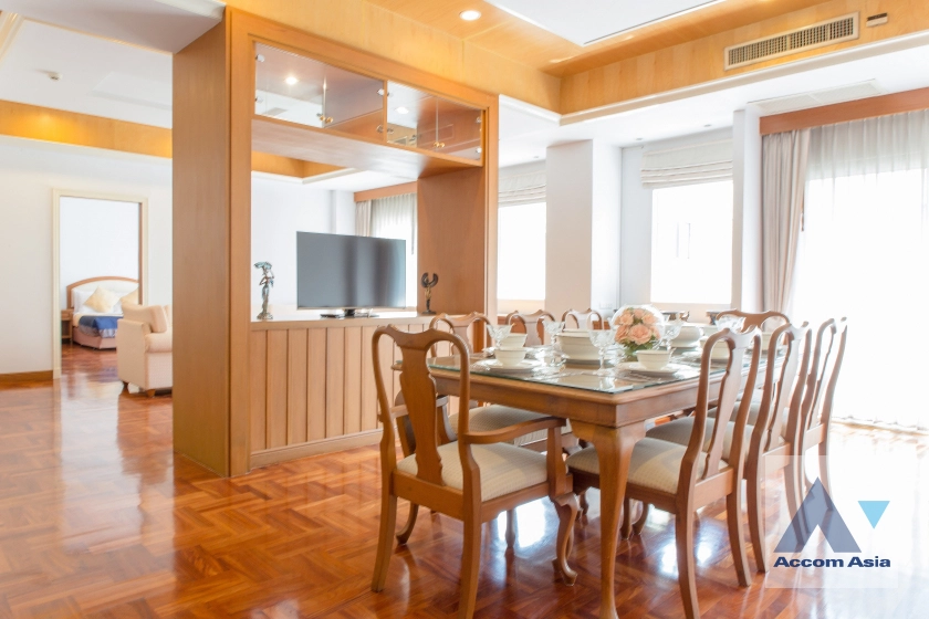 Pet friendly |  3 Bedrooms  Apartment For Rent in Sukhumvit, Bangkok  near BTS Nana (AA24340)