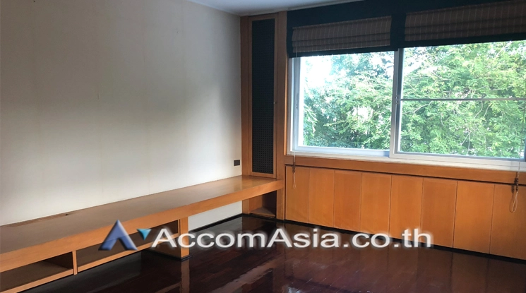  2 Bedrooms  Apartment For Rent in Phaholyothin, Bangkok  near BTS Ari (AA31386)