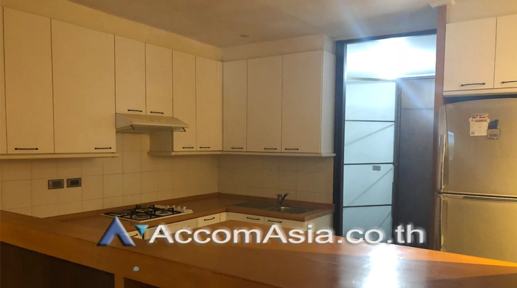  2 Bedrooms  Apartment For Rent in Phaholyothin, Bangkok  near BTS Ari (AA31386)