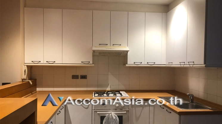  2 Bedrooms  Apartment For Rent in Phaholyothin, Bangkok  near BTS Ari (AA31386)