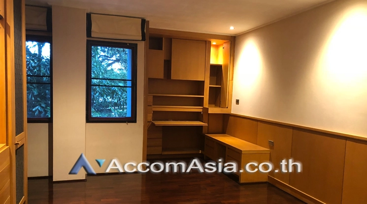  2 Bedrooms  Apartment For Rent in Phaholyothin, Bangkok  near BTS Ari (AA31386)