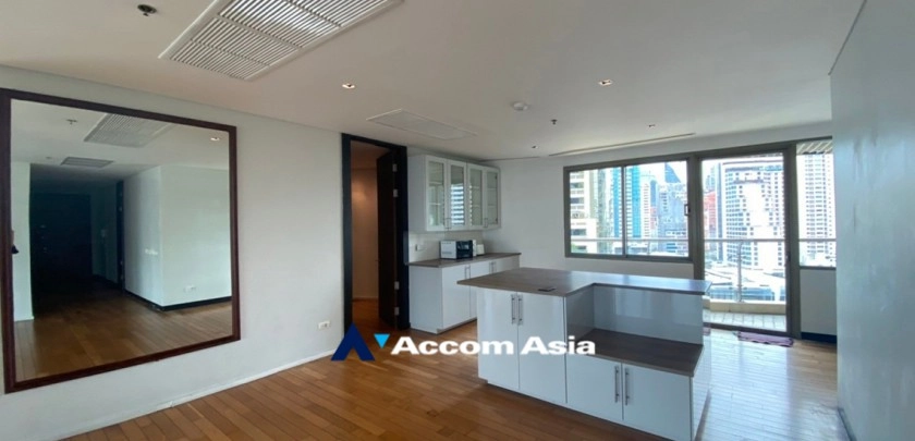 Big Balcony, Pet friendly |  3 Bedrooms  Condominium For Rent in Sukhumvit, Bangkok  near BTS Asok - MRT Sukhumvit (AA24400)