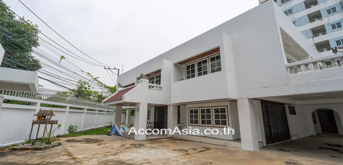 Home Office |  3 Bedrooms  House For Rent in Sukhumvit, Bangkok  near BTS Asok - MRT Sukhumvit (AA24422)