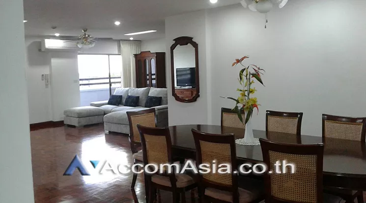  3 Bedrooms  Apartment For Rent in Sukhumvit, Bangkok  near BTS Phrom Phong (AA24427)