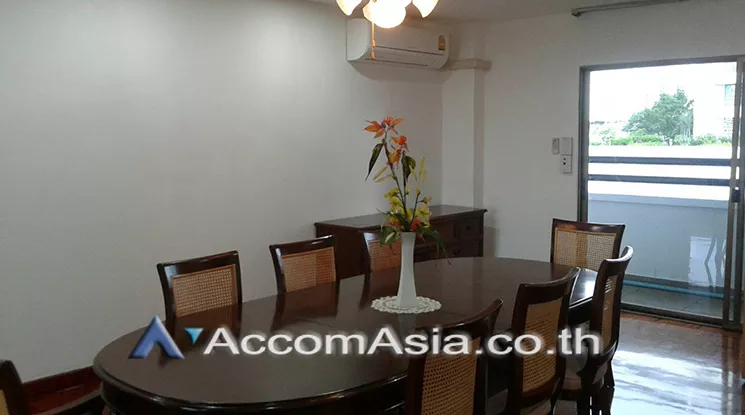  3 Bedrooms  Apartment For Rent in Sukhumvit, Bangkok  near BTS Phrom Phong (AA24427)