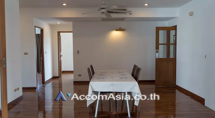  3 Bedrooms  Apartment For Rent in Sukhumvit, Bangkok  near BTS Phrom Phong (AA24538)