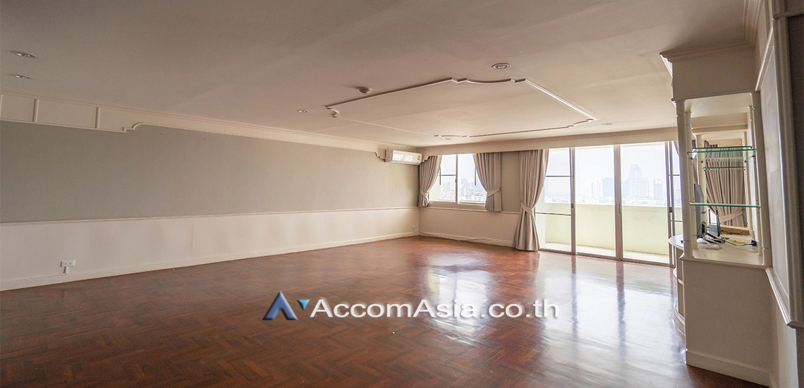 Pet friendly |  3 Bedrooms  Apartment For Rent in Sukhumvit, Bangkok  near BTS Ekkamai (AA24554)