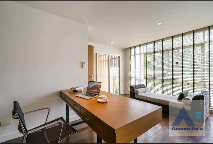 Duplex Condo, Pet friendly |  4 Bedrooms  Apartment For Rent in Sukhumvit, Bangkok  near BTS Thong Lo (AA24560)