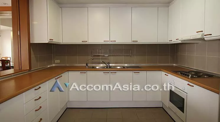  3 Bedrooms  Condominium For Rent in Sathorn, Bangkok  near BRT Thanon Chan (2018403)