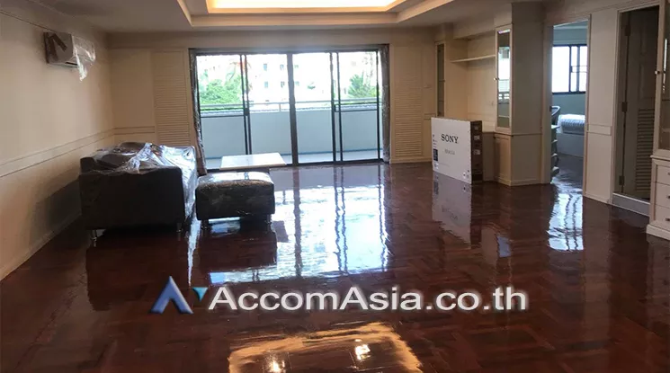 Big Balcony |  3 Bedrooms  Apartment For Rent in Sukhumvit, Bangkok  near BTS Phrom Phong (AA24638)