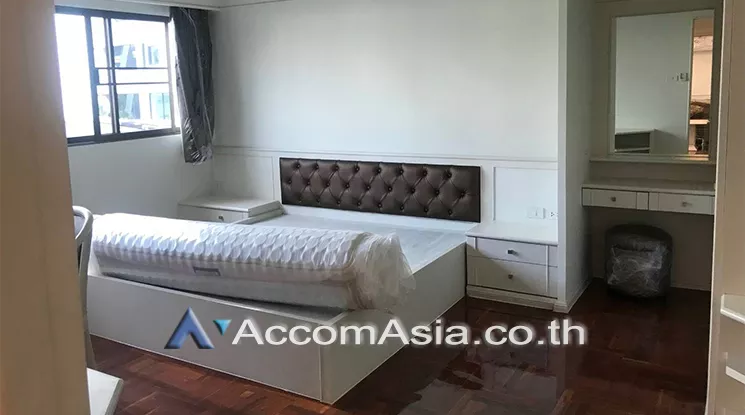 Big Balcony |  3 Bedrooms  Apartment For Rent in Sukhumvit, Bangkok  near BTS Phrom Phong (AA24638)