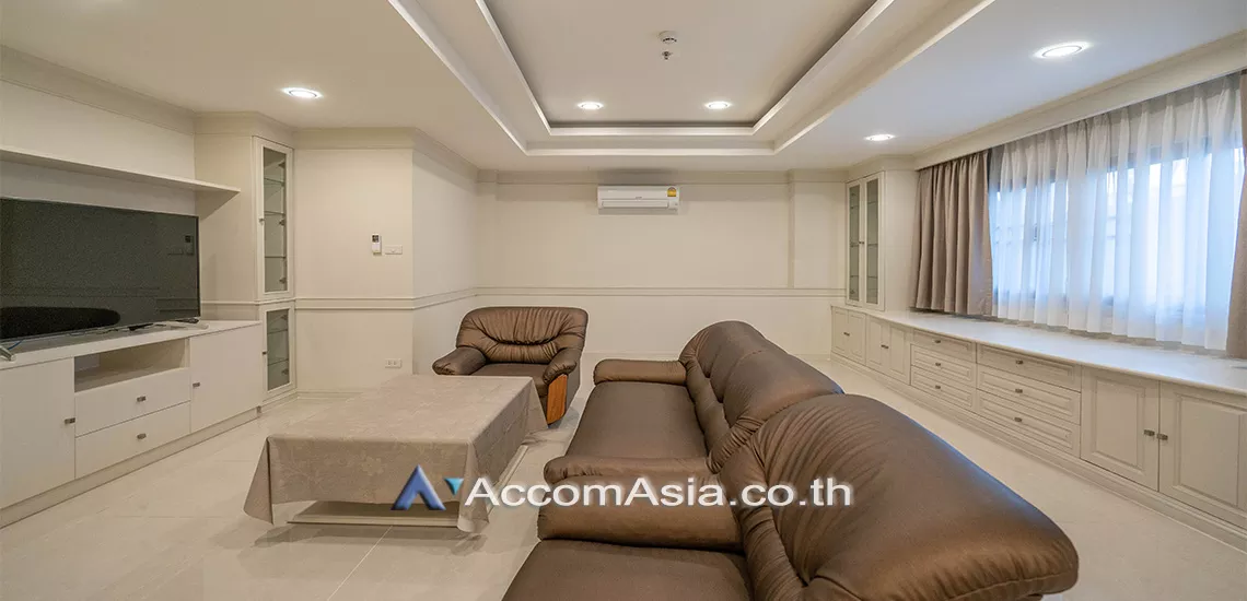  3 Bedrooms  Apartment For Rent in Sukhumvit, Bangkok  near BTS Phrom Phong (AA24657)