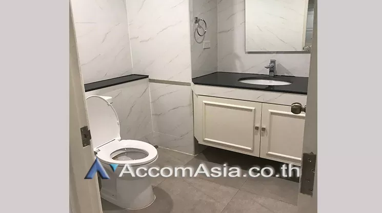 Big Balcony |  2 Bedrooms  Apartment For Rent in Sukhumvit, Bangkok  near BTS Phrom Phong (AA24659)