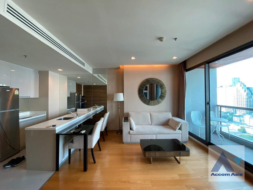  1 Bedroom  Condominium For Rent & Sale in Silom, Bangkok  near BTS Chong Nonsi (AA24682)