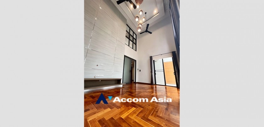 9  5 br House For Rent in Bang Na ,Bangkok BTS Bang Na at House in Compound AA24780