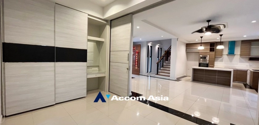 23  5 br House For Rent in Bang Na ,Bangkok BTS Bang Na at House in Compound AA24780