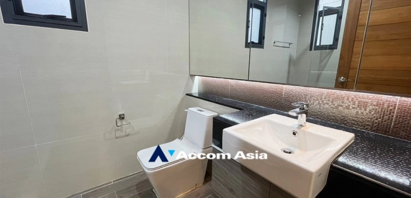 45  5 br House For Rent in Bang Na ,Bangkok BTS Bang Na at House in Compound AA24780