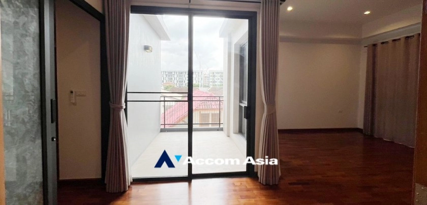 42  5 br House For Rent in Bang Na ,Bangkok BTS Bang Na at House in Compound AA24780