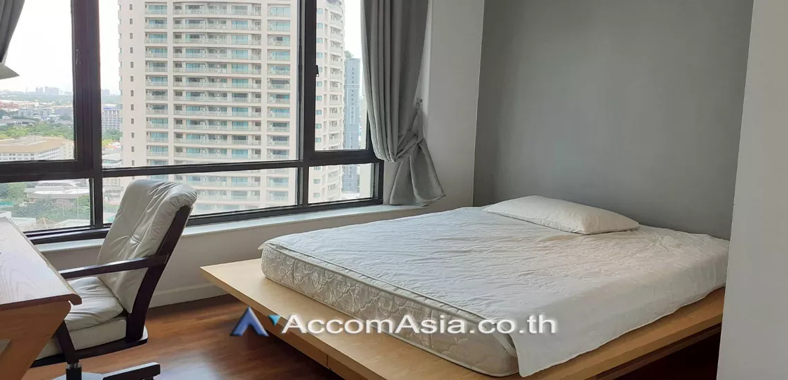  2 Bedrooms  Condominium For Rent in Sathorn, Bangkok  near BTS Chong Nonsi - MRT Lumphini (2018603)