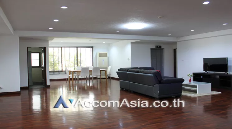  4 Bedrooms  Apartment For Rent in Sukhumvit, Bangkok  near BTS Thong Lo (AA24801)