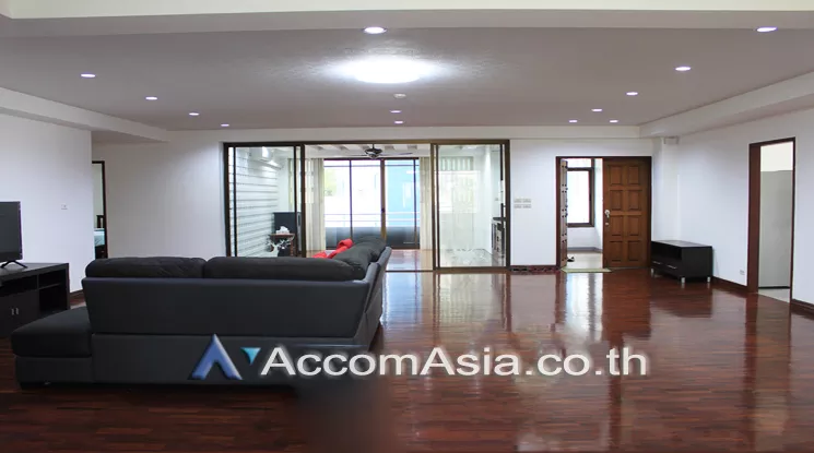  4 Bedrooms  Apartment For Rent in Sukhumvit, Bangkok  near BTS Thong Lo (AA24801)