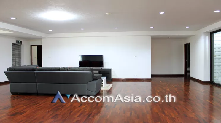  4 Bedrooms  Apartment For Rent in Sukhumvit, Bangkok  near BTS Thong Lo (AA24801)