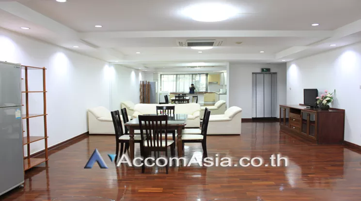  3 Bedrooms  Apartment For Rent in Sukhumvit, Bangkok  near BTS Thong Lo (AA24857)