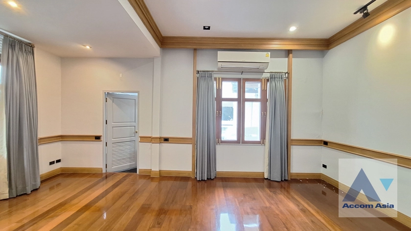 30  3 br House For Rent in sathorn ,Bangkok BTS Surasak 6000303