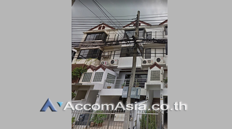  4 Bedrooms  Townhouse For Rent & Sale in Ploenchit, Bangkok  near BTS Ploenchit (AA24945)