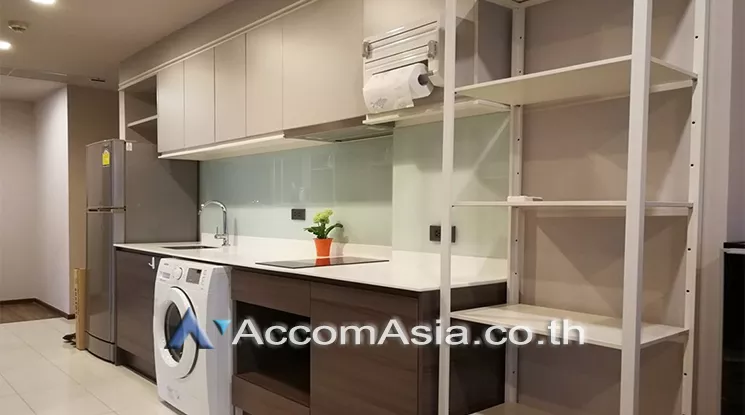 Corner Unit |  2 Bedrooms  Condominium For Rent in Sukhumvit, Bangkok  near BTS Ekkamai (AA24949)