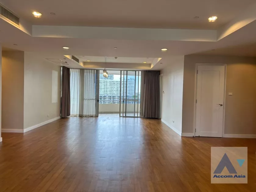  4 Bedrooms  Condominium For Rent in Sukhumvit, Bangkok  near BTS Thong Lo (AA24950)