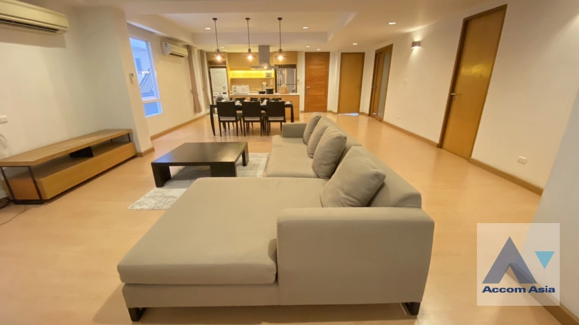  3 Bedrooms  Apartment For Rent in Sukhumvit, Bangkok  near BTS Phrom Phong (AA24954)