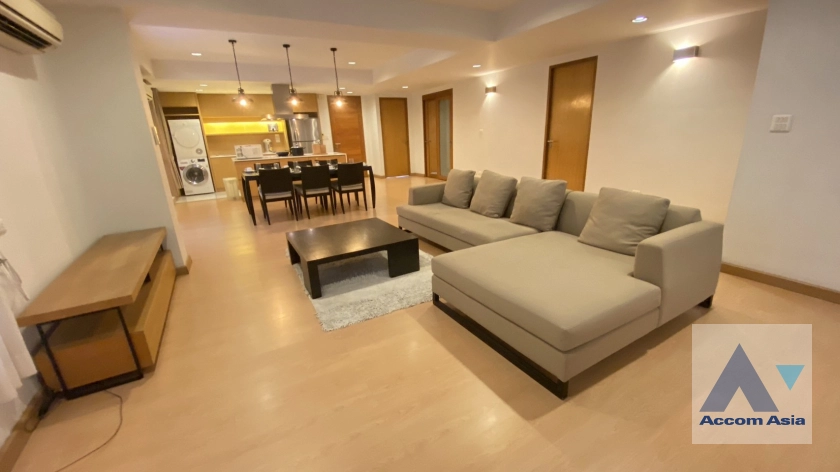  3 Bedrooms  Apartment For Rent in Sukhumvit, Bangkok  near BTS Phrom Phong (AA24954)