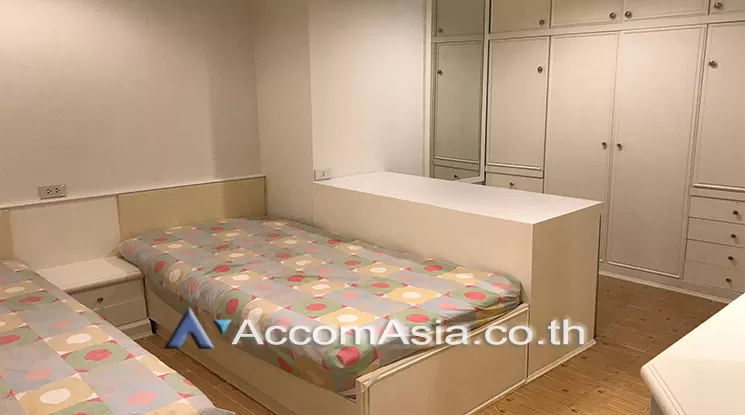  3 Bedrooms  Condominium For Rent in Sukhumvit, Bangkok  near BTS Ekkamai (AA24996)