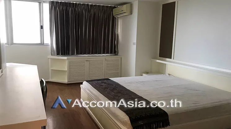  3 Bedrooms  Condominium For Rent in Sukhumvit, Bangkok  near BTS Ekkamai (AA24996)