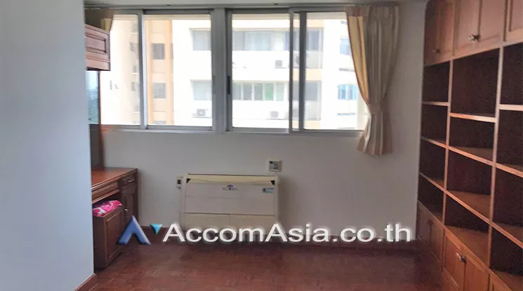  3 Bedrooms  Condominium For Rent in Sukhumvit, Bangkok  near BTS Ekkamai (AA24997)