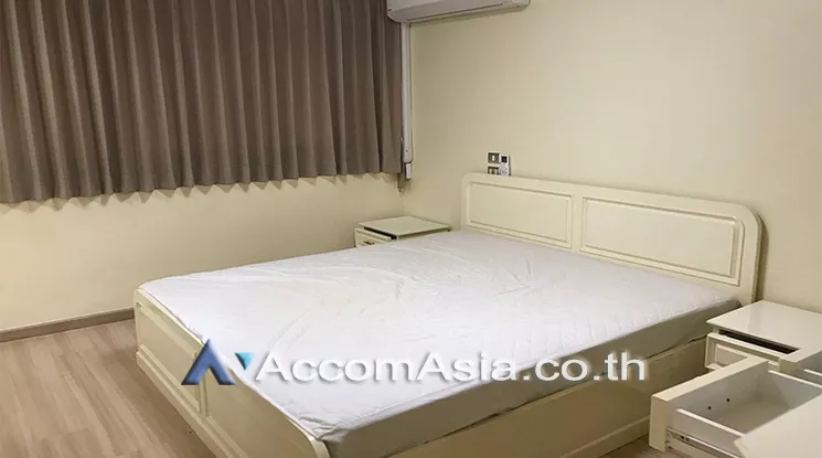  3 Bedrooms  Condominium For Rent in Sukhumvit, Bangkok  near BTS Ekkamai (AA24998)