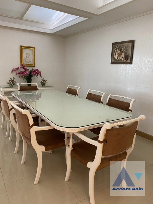  3 Bedrooms  Condominium For Rent in Sukhumvit, Bangkok  near BTS Ekkamai (AA25000)