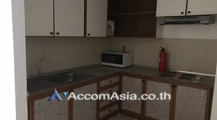  3 Bedrooms  Condominium For Rent in Sukhumvit, Bangkok  near BTS Ekkamai (AA25002)