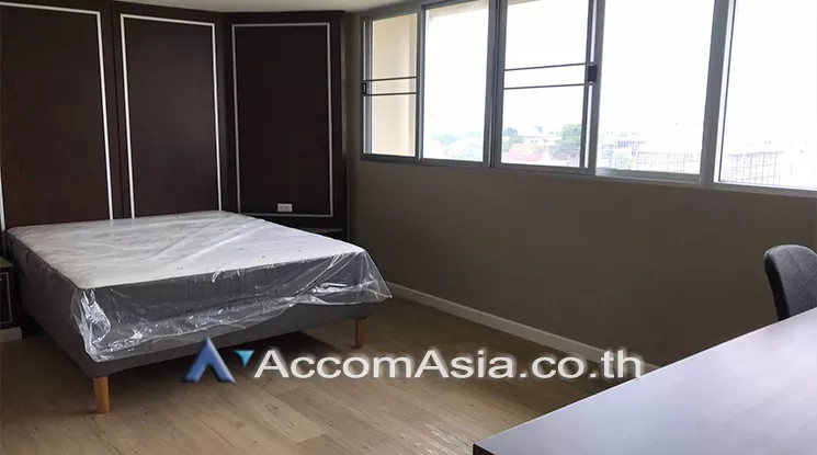  3 Bedrooms  Condominium For Rent in Sukhumvit, Bangkok  near BTS Ekkamai (AA25003)