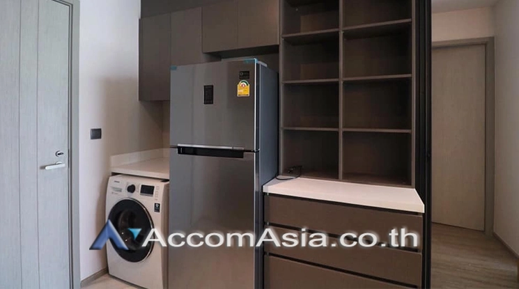  2 Bedrooms  Condominium For Rent in Sukhumvit, Bangkok  near BTS Ekkamai (AA25045)