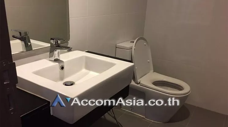  1 Bedroom  Condominium For Rent in Sukhumvit, Bangkok  near BTS Asok - MRT Sukhumvit (AA25082)