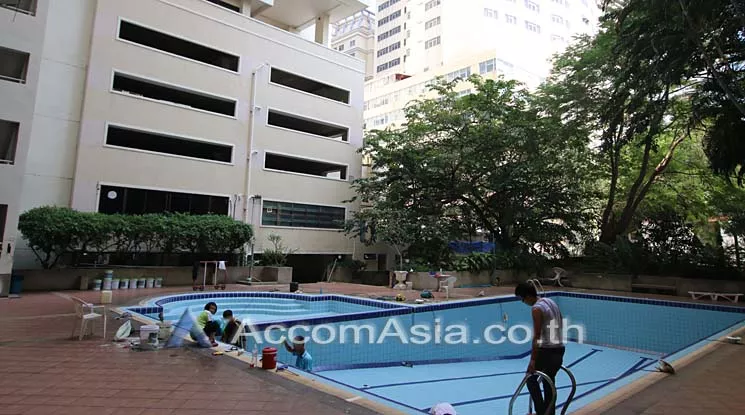  2 Bedrooms  Condominium For Rent in Sukhumvit, Bangkok  near BTS Nana (23961)