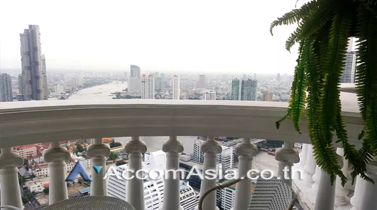  1 Bedroom  Condominium For Sale in Silom, Bangkok  near BTS Surasak (AA25114)